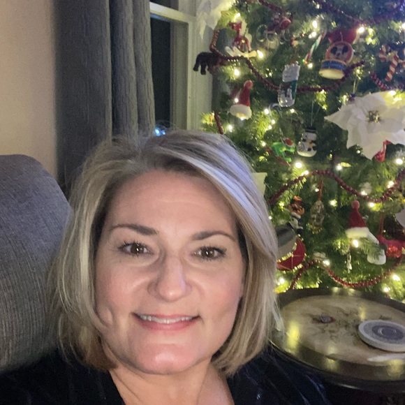 Meet your Posher, Christina - Picture 1 of 1